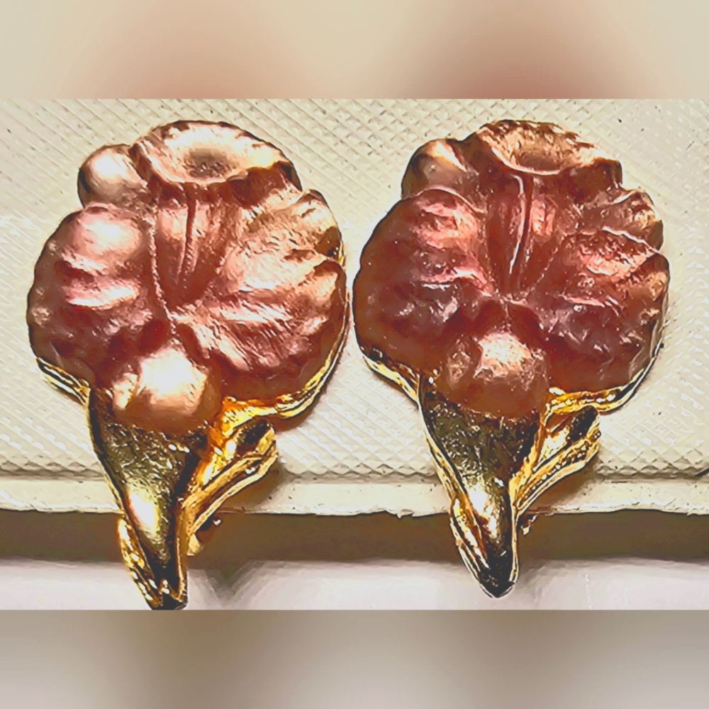 Small purple lavender and gold lucite vintage clip on earrings
